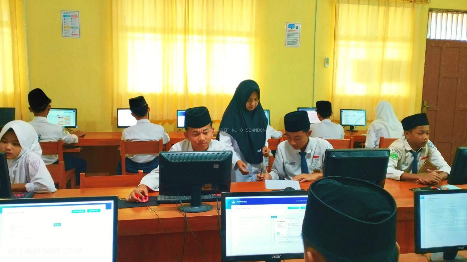Dipantau Kasi Penmad Brebes, Pelaksanaan TKA Kelas IX MTs Ma’arif NU 8 Siandong Berjalan Lancar dengan Pengawasan Maksimal